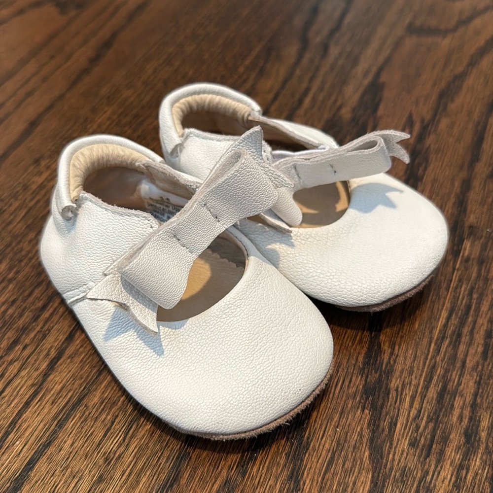 Robeez White Baby Bow Shoes
